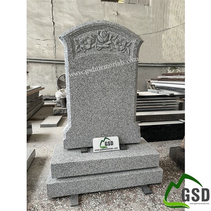 G603 Roses Carving Gothic Shape Tombstone