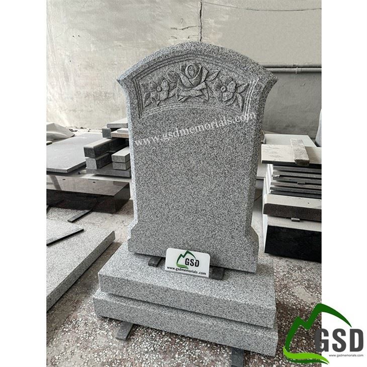 G603 Roses Carving Gothic Shape Monument