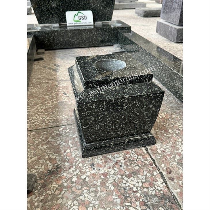 Hassen Green Lily Headstone Kerbsets best