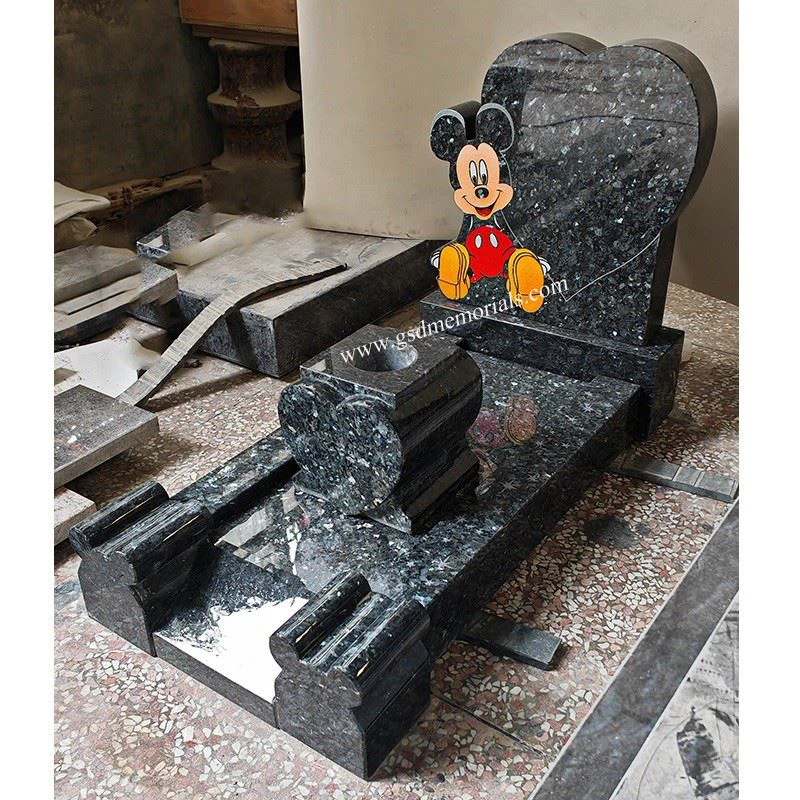 Mickey Mouse Heart Headstone With Kerbset