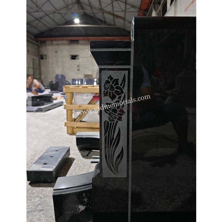 Black Headstone of Sandblasting Daffodil